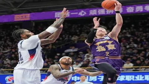 内维尔犀利点评：萨拉赫行为引争议，C罗曼联旧事再现，不满情绪再燃！