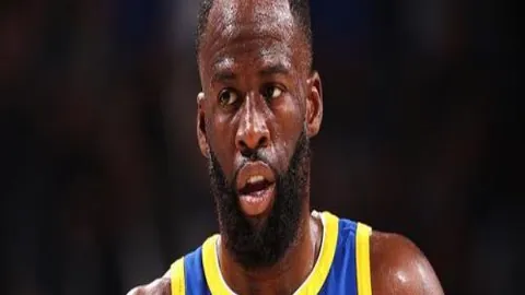 上海海港中超问鼎，山东泰山1-1战平，裁判五黄牌终场——澎湃速递