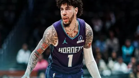 2007年以来首现，阿尔瓦雷斯客战巴萨半场传射建功